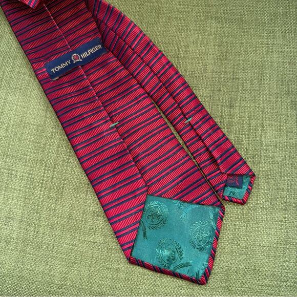 Tommy Hilfiger Vintage Men's Neck Tie Red and Navy Stripe with Emblem 100% Silk - Picture 4 of 8